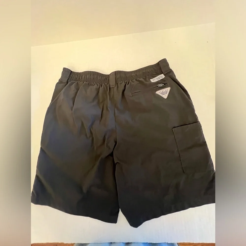 COLUMBIA OMNI-SHADE SUN PROTECTION GRAY BOYS LARGE (14-16) SHORTS